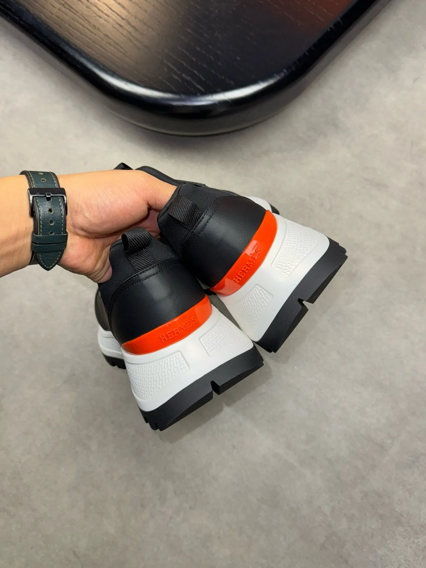[HERMES] Hermès men's shoes💰560💰 - High-end quality original casual sports shoes - Upper: 🔝Nappa calfskin, high-grade elastic cloth, brand webbing - Lining: elastic cloth, foot pad; water-dyed cowhide - Outsole: ultra-light T men's shoes 💰U foam rubber; two-color molded outsole -Ultra-high quality control and fine workmanship: outstanding (high-end, extravagance, grade) -Size: 39-44 (38, 45, can be customized)
